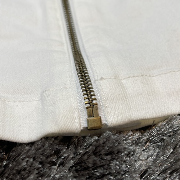 NWOT White Denim Mini Skirt Zipper Middle 🤍 - Picture 2 of 6
